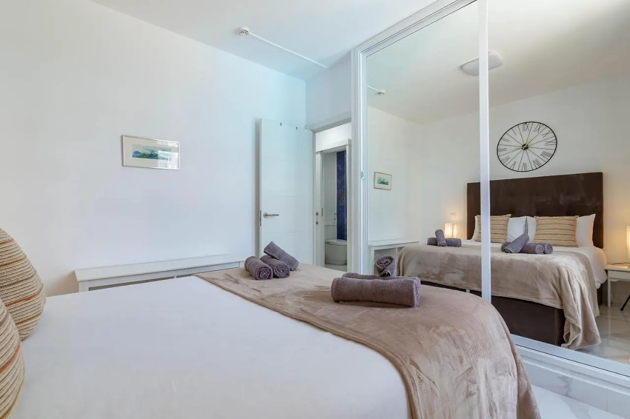 Canarian Holiday Home - Luxury Condo Near Yumbo San Bartolome de Tirajana  0*, San Bartolome de Tirajana (Gran Canaria)